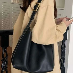 Lightweight,Business Casual Buckle Decor Hobo Bag